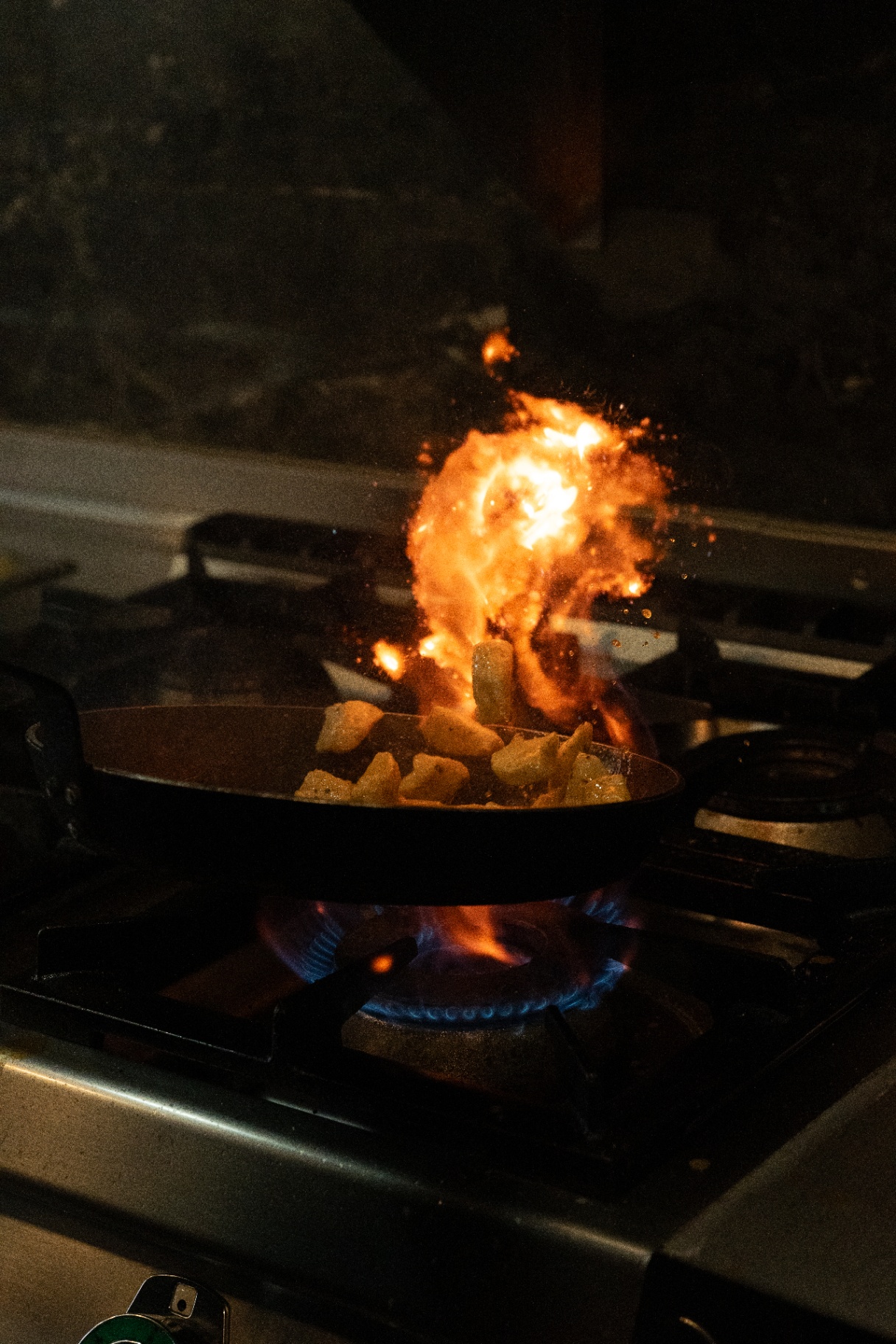 Flambiert in der Pfanne